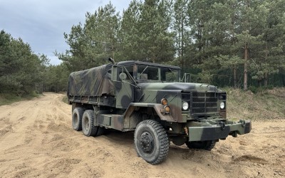 Vairuok JAV kariuomenės sukvežimį AM General M925 – Tankodromas.lt – 2