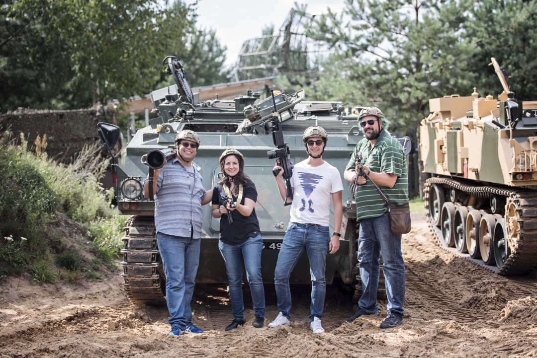 Pasivažinėjimas trimis tranporto priemonėmis + šaudymas UZI